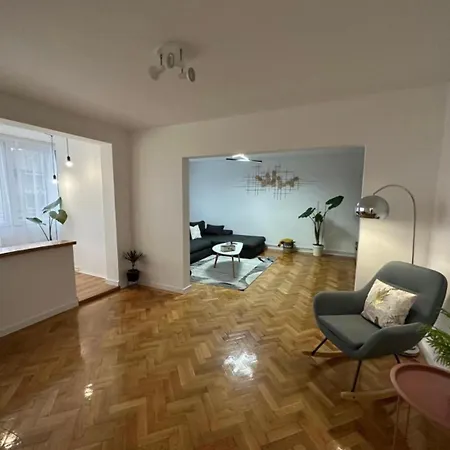 Miraj Apartment *